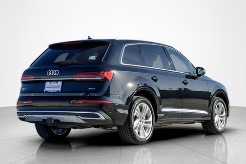 2023 Audi Q7 55 Premium Plus