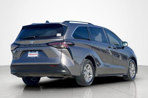 2024 Toyota Sienna LE