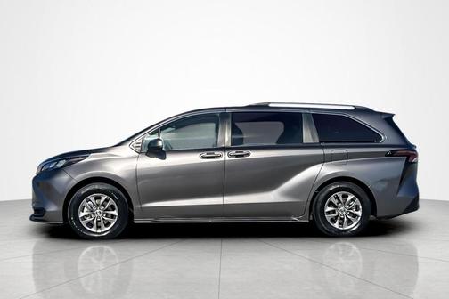 2024 Toyota Sienna LE