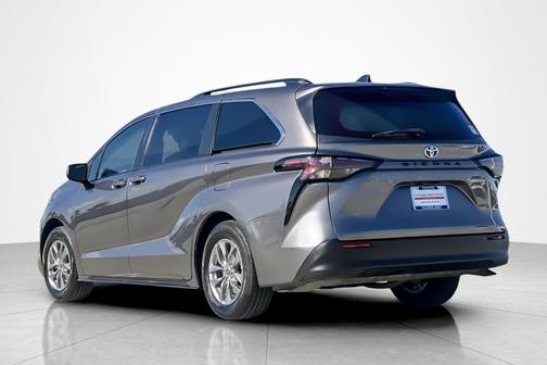 2024 Toyota Sienna LE