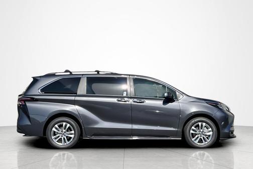 2025 Toyota Sienna XLE 7 Passenger