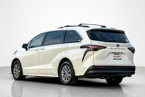 2022 Toyota Sienna LE