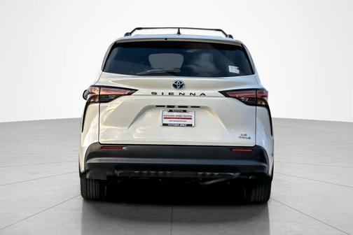 2022 Toyota Sienna LE