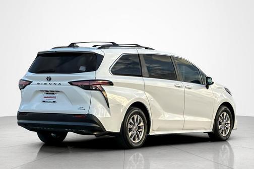 2022 Toyota Sienna LE