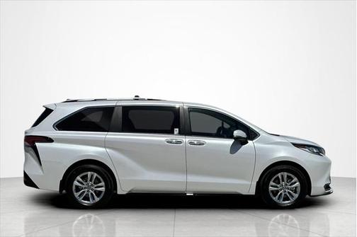 2025 Toyota Sienna Limited 7-Passenger