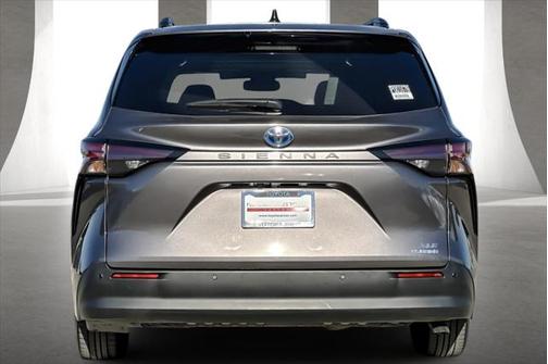 2024 Toyota Sienna XLE 8 Passenger