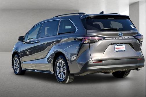 2024 Toyota Sienna XLE 8 Passenger