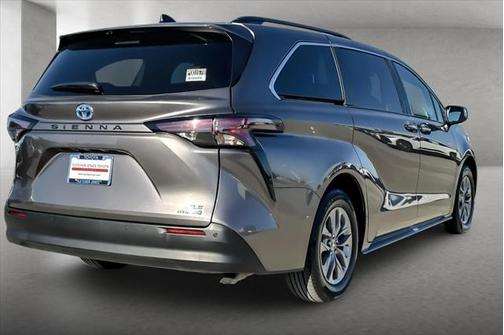 2024 Toyota Sienna XLE 8 Passenger