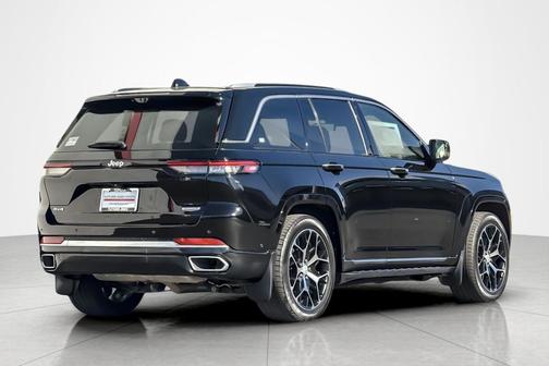2022 Jeep Grand Cherokee Summit