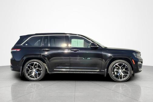 2022 Jeep Grand Cherokee Summit