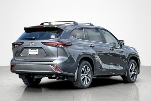 2025 Toyota Highlander XLE