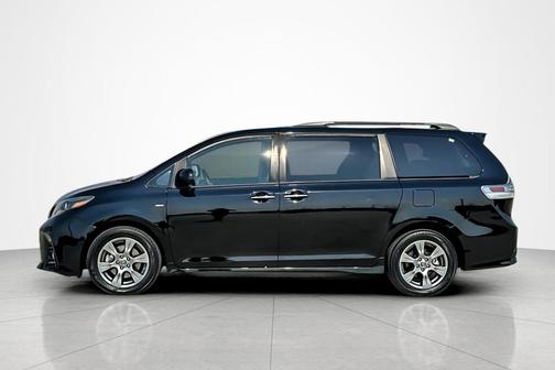 2019 Toyota Sienna SE