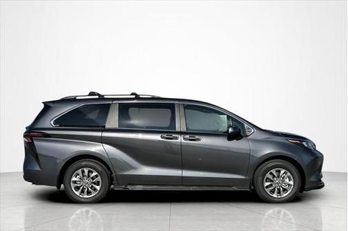 2025 Toyota Sienna LE
