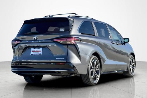 2025 Toyota Sienna Platinum