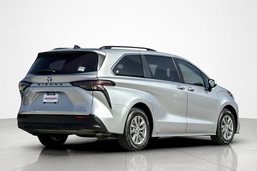2024 Toyota Sienna LE