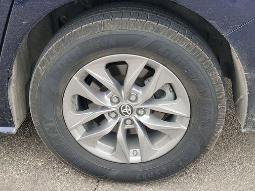 2023 Toyota Sienna LE