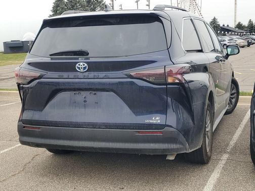 2023 Toyota Sienna LE