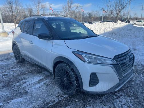 2022 Nissan Kicks SV