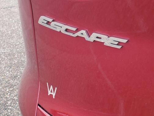Ruby Red Metallic Tinted Clearcoat 2015 Ford Escape SE