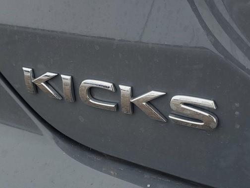 2022 Nissan Kicks SV