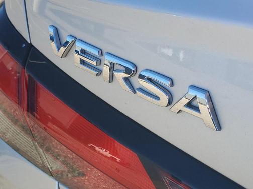 2023 Nissan Versa 1.6 SV