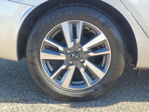 2023 Nissan Versa 1.6 SV