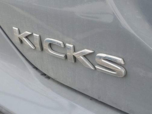 2021 Nissan Kicks SR