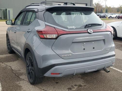 2021 Nissan Kicks SR