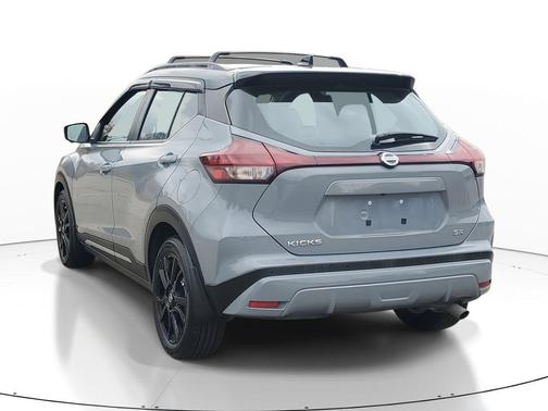 2021 Nissan Kicks SR