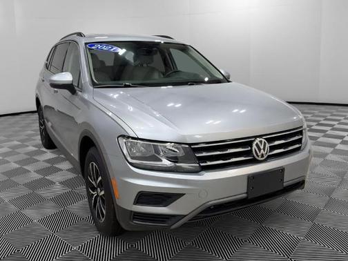 Pyrite Silver Metallic 2021 Volkswagen Tiguan 2.0T SE