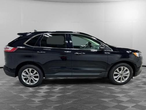 AGATE BLACK METALLIC 2024 Ford Edge TITANIUM