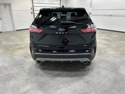 AGATE BLACK METALLIC 2024 Ford Edge TITANIUM
