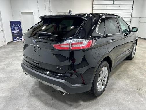 AGATE BLACK METALLIC 2024 Ford Edge TITANIUM