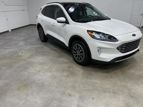 2022 Ford Escape TITANIUM