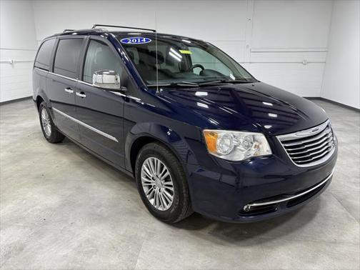 2014 Chrysler Town & Country Touring-L