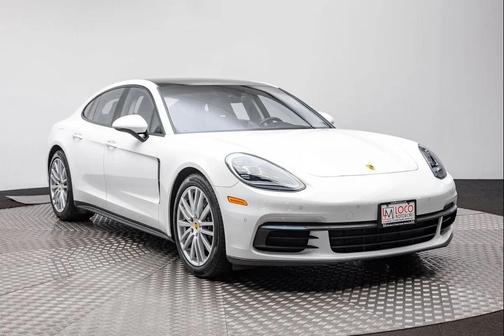 2018 Porsche Panamera 4