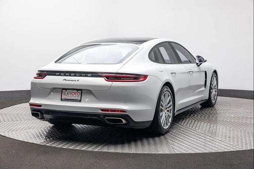 2018 Porsche Panamera 4