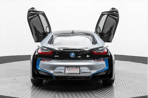 2015 BMW i8 Pure Impulse World