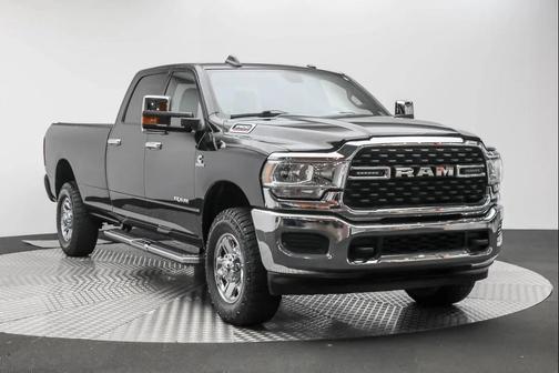 2022 RAM 2500 Big Horn Crew Cab 4x4 8' Box