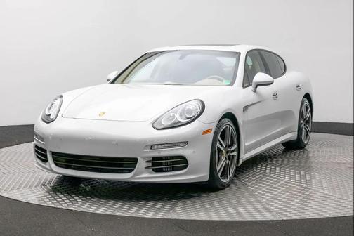 2015 Porsche Panamera 4