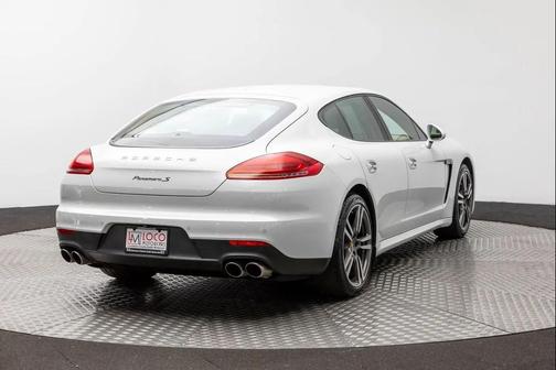 2015 Porsche Panamera 4