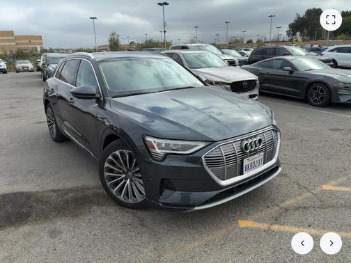 2019 Audi e-tron Premium Plus