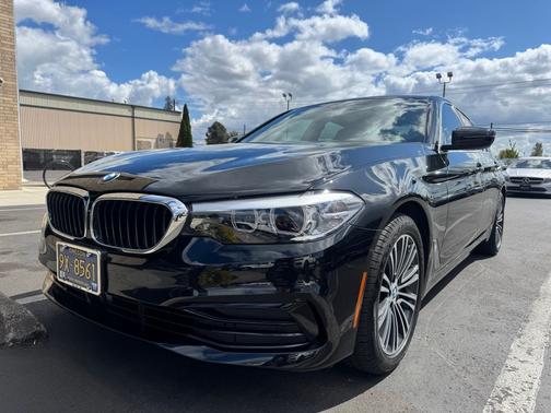 Black Sapphire Metallic 2019 BMW 540 i xDrive