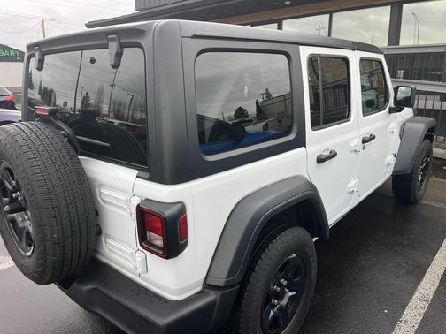 2025 Jeep Wrangler Sport