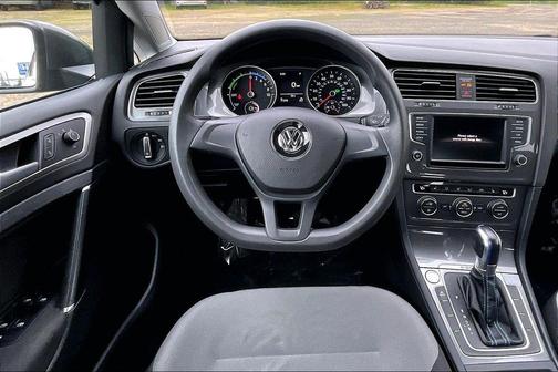 Gray Metallic 2016 Volkswagen e-Golf SE