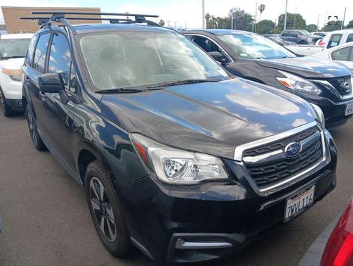 Crystal Black Silica 2017 Subaru Forester 2.5i Premium