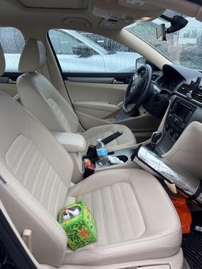 2015 Volkswagen Passat 1.8T Auto SE w/Sunroof & Nav