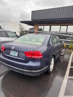 2015 Volkswagen Passat 1.8T Auto SE w/Sunroof & Nav
