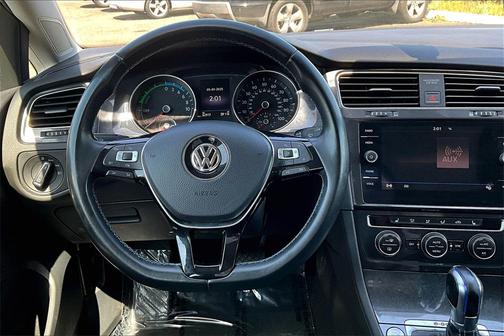 2017 Volkswagen e-Golf SE
