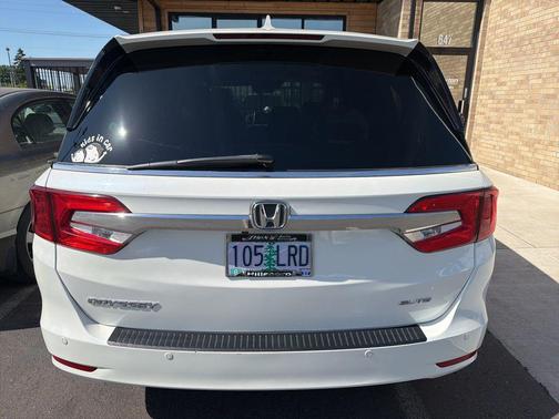 White Diamond Pearl 2019 Honda Odyssey Elite